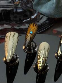 10 Unhas Postiças Finas de Salto Alto Estilo Coreano Dourado com Decoração 3D, Cromo Marrom Verde Y2K de Cobertura Total, Conjunto para Expressar seu Amor, Estilo Europeu Punk, Menina Legal de Olhos de Gato Castanhos, Estilo Boêmio de Princesa, Decoração de Conjunto de Remendos de Cobertura Total para Festival de Música Nórdico, Adequado para Meninos e Meninas, Acompanha 1 Lixa de Unha Miniatura e 1 Etiqueta Adesiva Dupla Face.