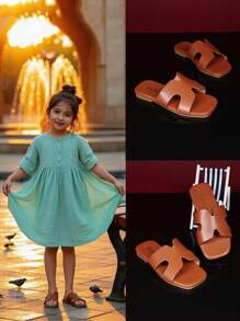1 Pair Plus Size Toddler/Little Girls' Blue Denim Roman Sandals, Slip-On Round Toe Flat Non-Slip Casual Comfort Home Slippers, Suitable For 3-12 Years Old Boys & Girls, Spring/Summer New Arrival