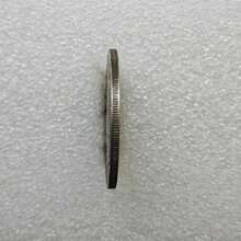 2 枚哥特式铜币，带有 3D 骷髅和骑士浮雕，拉丁字母 - 哑光收藏古董复制品，透明保护盒，哥特式风格珠宝，历史钱币设计，精湛工艺，中世纪纪念品，复古爱好者专属