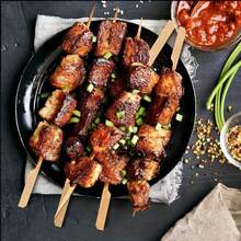 100 件竹签 - 宽扁木签，适用于烧烤、烤肉、开胃菜和熟食 - 适合家庭晚餐、三明治、水果鸡尾酒等 - 熟食配件 | 装饰性烤串 | 木签、竹签 - 彩色 - 查看 2