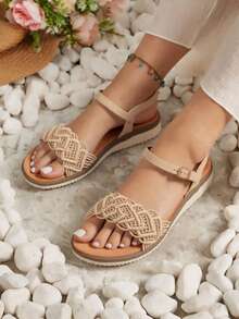 Sandales plates en macramé Revreal – Décontractées, confortables et bohèmes chics, bohèmes, mignonnes, élégantes, élégantes, de villégiature, de plage, décontractées et de loisirs - Kaki - Voir 1