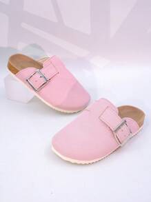 Un paio di pantofole di moda unisex per bambini, di colore unito, traspiranti, leggere e versatili, adatte sia per l'interno che per l'esterno, spiaggia, adatte per tutte le stagioni