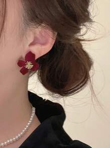 1 par de pendientes de flores de terciopelo burdeos premium, elegantes y únicos