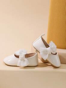0-1岁女宝宝亮面PU蝴蝶钩环设计平底百搭公主鞋，适合春夏季 - 白色 - 查看 4