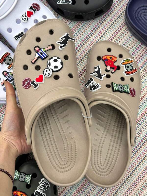 Chinelos babucha masculino sapatos de caverna com fotebol pingente - Modernos, Macios, Bonito e Confortáveis sem odor 100%EVA