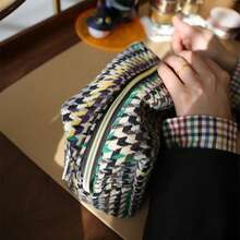 Bolsa de cosméticos de lana a cuadros, bolsa de almacenamiento portátil multifuncional, pequeña bolsa de aseo tridimensional portátil y fresca HVJW - Ola - Ver 11