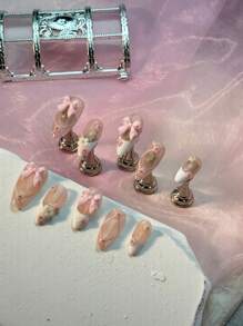 10 Peças de Arte de Unhas Francesa Clássica, Feitas à Mão, com Formato de Amêndoa, Conjunto de Unhas Postiças de Cobertura Total com Flores 3D Brancas de Verão, Flores Decorativas 3D Elegantes e Laços, Conjunto de Arte de Unhas Acrílicas de Cobertura Total Estilo Europeu Doce, Adequado para Mulheres e Meninas, Acompanha 1 Mini Lixa de Unha e 1 Etiqueta Adesiva.