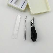 3 件套指甲护理套装 - 锋利的不锈钢指甲钳、指甲锉和角质层工具 - 适合家庭和旅行的精密修甲和修脚套装。 - 彩色 - 查看 9