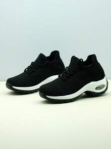 女士白色和粉色一脚蹬缓冲休闲运动鞋，适合跑步、健身、舞蹈、护理、厚底鞋 - 黑與白 - 查看 3