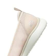Skechers 女士休闲套脚运动鞋，轻便舒适运动休闲鞋 104199-NAT - 自然色 - 查看 6