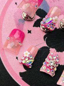 10 Unhas feitas à mão no formato de um bico de pato curto, decoradas em um estilo elegante e romântico francês nos Estados Unidos e na Europa, com um design pintado à mão em verde com estampado tie-dye e diamantes, laço 3D tridimensional, unhas luxuosas feitas à mão, estilo Y2k Baddie, são destacáveis e reutilizáveis, adequadas como presentes. Anexar 1 Gel e 1 Lixa