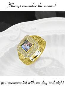 925er Sterling Silber quadratischer individuell bedruckter Foto-Ring - ein sentimentales und personalisiertes Geschenk für Liebhaber, Familie oder Freunde. Ideal für Jahrestage, Geburtstage, Valentinstag, Weihnachten oder andere denkwürdige Anlässe. Dieser Ring verfügt über einen quadratischen Fotorahmen mit funkelnden Details