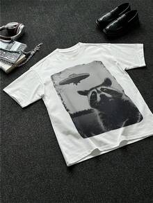 Stylish Heavy Cotton Men's TShirt 220gsm Pure Cotton With Unique Raccoon & UFO Vintage Print Perfect Gift For Fans Of SciFi & Wildlife Ideal For Casual Wear Suitable For Men Who Appreciate Unique Designs. - 白色 - 查看 2