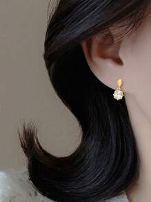 Boucles d'oreilles en forme de goutte en argent sterling S925 avec des accents en cubique zircone, design vintage élégant, mode et polyvalent, convient comme cadeau pour la famille, les amis et les couples