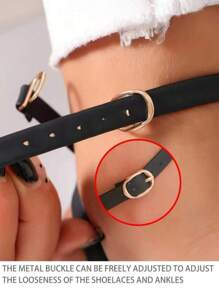 Nuovi sandali versatili alla moda con taglie grandi, cinturini incrociati e fibbia