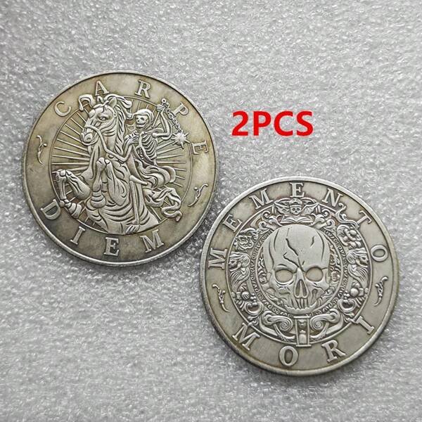 2 Pcs Gothic Copper Coins With 3D Skull And Knight Relief, Latin Lettering - Matte Collection Antique Replicas, Transparent Protective Box, Gothic Style Jewelry, Historical Coin Design, Exquisite Craftsmanship, Medieval Souvenirs, Exclusive To Retro Enthusiasts