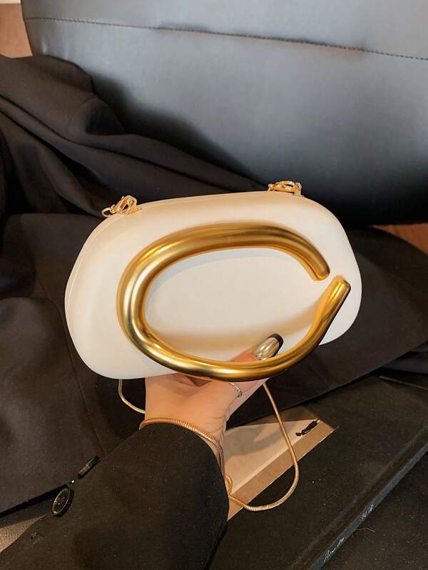 Uma bolsa sofisticada e elegante de imitação de pérola branca em PU com ferragens douradas e um design de saco de feijão. Perfeita para encontros diários, férias, jantares e trajes de casamento de mulheres, além de presentes de feriados.