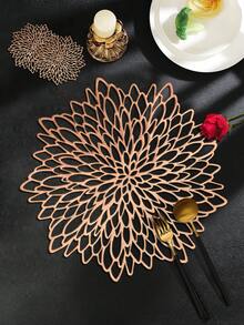 Cirelle 12 件金色花朵 15 英寸圆形餐垫，PVC，3.94 英寸圆形空心花朵杯垫，可水洗，易清洁，可擦拭，防滑，耐热，适用于房间装饰、餐桌装饰、家居装饰、节日、派对、生日、婚礼和晚宴 - 彩色 - 查看 7