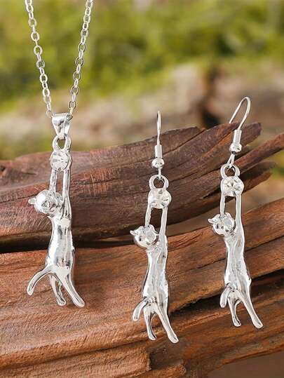 可爱猫咪吊坠耳环，银色立方氧化锆动物饰品，送给爱猫人士的礼物，适合女性、妈妈、女儿，情人节、婚礼、订婚、周年纪念、圣诞节等场合佩戴