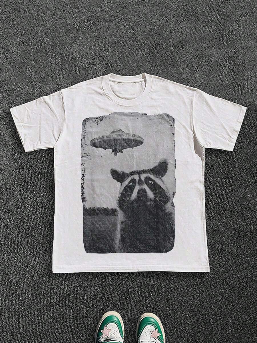Stylish Heavy Cotton Men's TShirt 220gsm Pure Cotton With Unique Raccoon & UFO Vintage Print Perfect Gift For Fans Of SciFi & Wildlife Ideal For Casual Wear Suitable For Men Who Appreciate Unique Designs. - 白色 - 查看 1