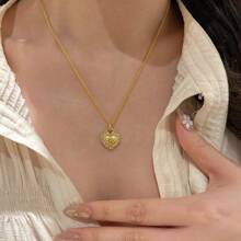 1 pieza Collar con colgante de corazón texturizado chapado en oro de 18 quilates con circonita, adecuado para uso diario de mujer