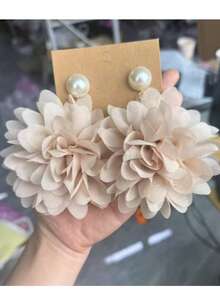 1 对时尚夸张春季仿珍珠雪纺蕾丝超大花朵耳钉，女士派对珠宝 - 香檳色 - 查看 2