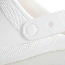 Crocs 男女通用泡泡木屐凉鞋，舒适休闲一脚蹬室内外鞋，货号 207521-100