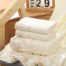 A 3 Piecesset Of White Lace Bath Towel, National Day Of Saudi Arabia For Christmas, Festival Gifts, For Daily Large Size Ratio Superfine Fiber Absorbent Beach Bath Towel For Face Washing And Bathing 1 Bath Towel 2 Towel Gift,Wedding Party Gift Set, Household Face Towel, Bath Towel Set, Skin-Friendly Soft Thickened Face Towel, Water-Absorbing Quick-Drying Square Towel, Souvenir,For Gift,Party Birthday Present For Beauty Salon Home Bathroom