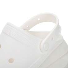 Crocs Zuecos perforados unisex, sandalias slip-on ligeras, cómodas chanclas casuales para interior/exterior, estilo n.º 207988-100 - Blanco - Ver 8