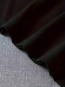 Conjunto casual de camiseta de manga corta y cuello redondo estampada y pantalones largos con cordón para hombre