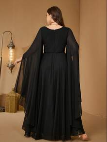 Vestido negro de gasa bordado de manga larga de globo y cuello en V de UNITHORSE