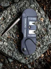 1 Stück Mini Messerschärfer, Ausklappbare diamantbeschichtete Stange als Outdoor Jagdmesserschärfer, Gartenscheren Schärfer, mit Hartmetall & Keramikstein & Polykristallinem Diamant (PCD) Schärfern, Handgehalten, kompakt, leicht, Multifunktional