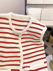 女士夏季无袖条纹开衫背心，百搭减龄，金色纽扣，多层针织衫