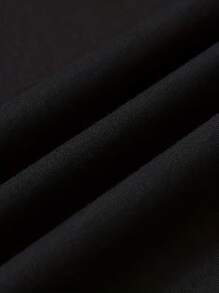 Conjunto casual de camiseta de manga corta y cuello redondo estampada y pantalones largos con cordón para hombre