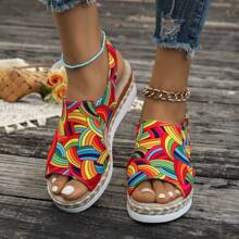 Sandales compensées avec talon réglable colorées style graffiti pour femmes - Sandales plateforme à talons hauts en canevas à enfiler pour femmes - Détail tressé, convient pour les sorties à la plage