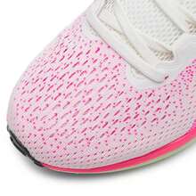 Nike Zapatillas de running WINFLO 11 CM para mujer, con amortiguación de aire y absorción de impactos, para correr largas distancias, zapatillas deportivas para exterior, IB7326-100 - Blanco vela/Verde secuoya/Rosa transparente - Ver 8