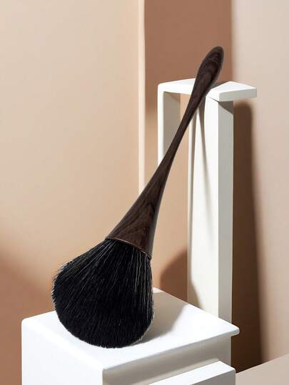 1支【仿木色】蜜桃粉色美甲除尘刷，适用于指甲、粉底、腮红、散粉等，可用于美甲等各种用途。