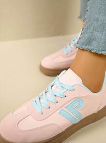Nuevos zapatos casuales versátiles, transpirables y cómodos con cordones, zapatillas de goma de suela baja para mujer, temporada primavera verano otoño 2025