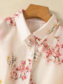 Women's Short Sleeve Button-Front Shirt With All-Over Leaf Print Lapel Casual Top For Dating, Travel, Birthday Parties, Spring, Summer & Fall Holiday Evening Outfits