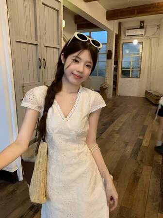 法式度假风V领收腰连衣裙女夏季新款混搭提花大气优雅长裙