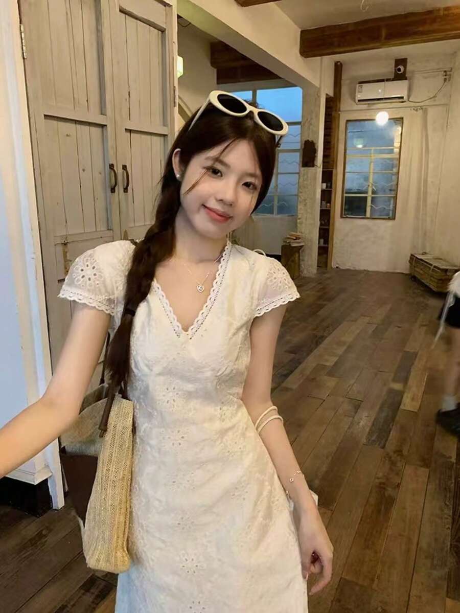 French Vacation Style V-Neck Waist-Cinched Dress, Women's New Summer Mix-Match Jacquard Atmosphere Elegant Long Dress