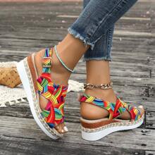 Sandales compensées avec talon réglable colorées style graffiti pour femmes - Sandales plateforme à talons hauts en canevas à enfiler pour femmes - Détail tressé, convient pour les sorties à la plage