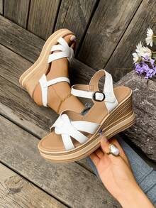 Nuovi sandali da donna con zeppa e platform, sandali bianchi versatili e alla moda per signore, sandali estivi da donna con tacco alto casual e stilosi, scarpe estive da donna