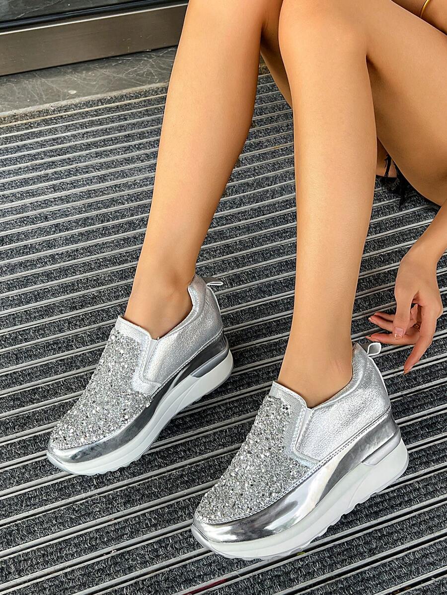 女士一脚蹬休闲鞋 2025 秋季新款，软底，水钻坡跟，厚底，百搭白色运动鞋， - 銀色 - 查看 1