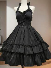 一件可爱迷人的纯色复古优雅缎面洛丽塔无肩带露肩连衣裙，适合洛丽塔角色扮演或日常休闲穿着，也适合万圣节、派对等场合。