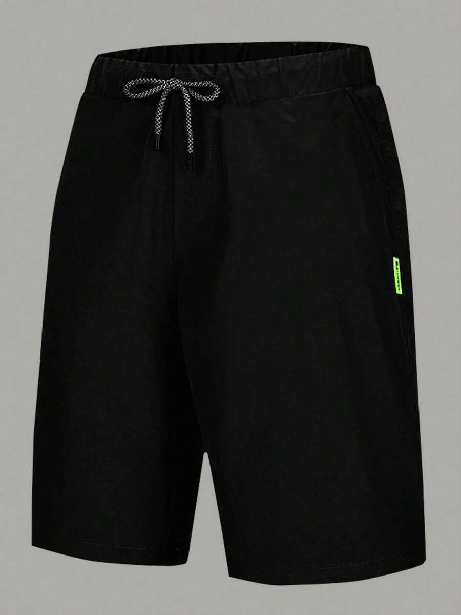 Men Solid Pocket Patched Drawstring Waist Shorts