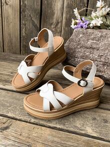 Nuovi sandali da donna con zeppa e platform, sandali bianchi versatili e alla moda per signore, sandali estivi da donna con tacco alto casual e stilosi, scarpe estive da donna