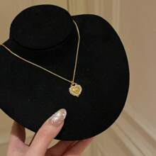 1 pieza Collar con colgante de corazón texturizado chapado en oro de 18 quilates con circonita, adecuado para uso diario de mujer