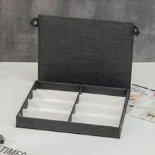 Un contenitore multifunzione multistrato in 8 scomparti in tessuto Oxford con perline e velluto, dal design giovanile, alla moda e senza tempo, adatto per conservare occhiali, gioielli, orologi e orecchini. Uno stile casual, un design semplice, facile da riporre, adatto a tutte le stagioni primavera, estate, autunno e inverno, sia per uomo che per donna. - Stile regolare - Visualizzare 9