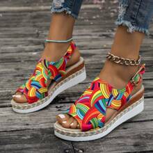 Sandales compensées avec talon réglable colorées style graffiti pour femmes - Sandales plateforme à talons hauts en canevas à enfiler pour femmes - Détail tressé, convient pour les sorties à la plage